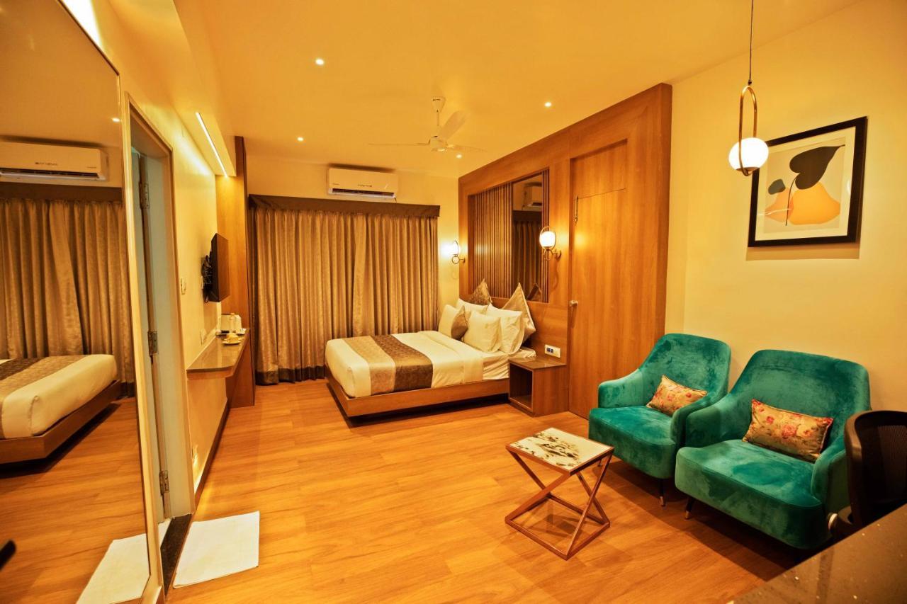 Livaana Hotel Мисор Екстериор снимка