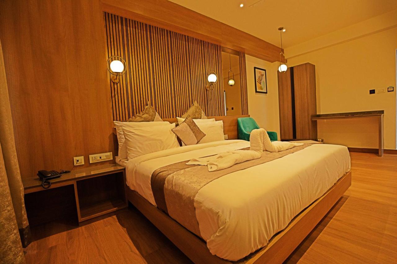 Livaana Hotel Мисор Екстериор снимка